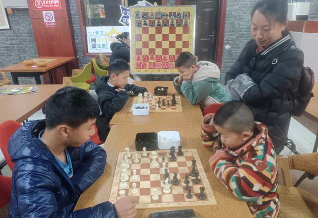 开元棋牌在线国际象棋公益课在冷水滩开讲